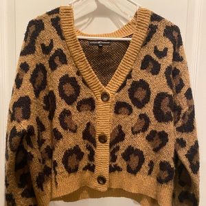 cropped sweater , brand: almost famous , size L but fits like a M